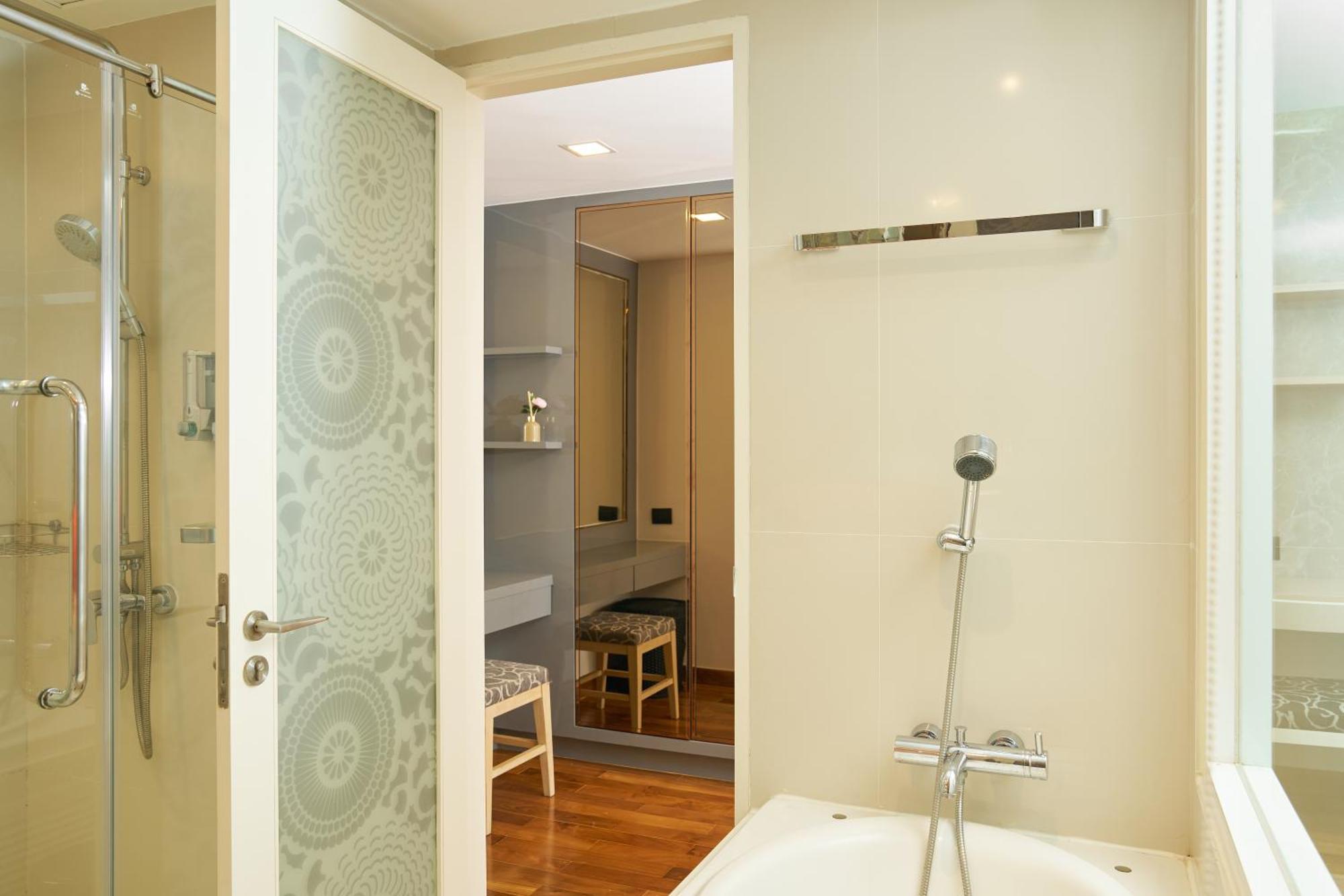 Shine Sukhumvit Thonglor 4*